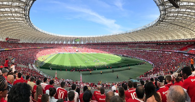 应该加强日